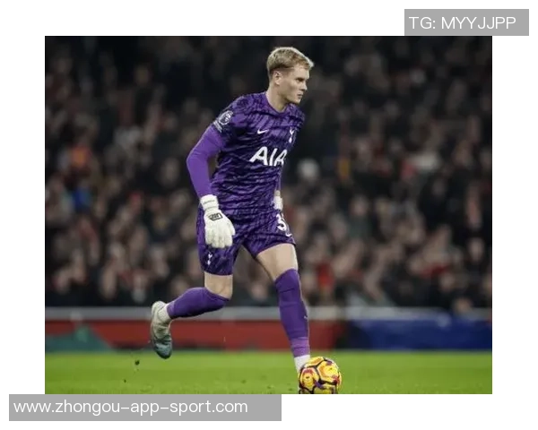 西汉姆联瞄准热刺替补门将金斯基本托加盟热那亚交易临近